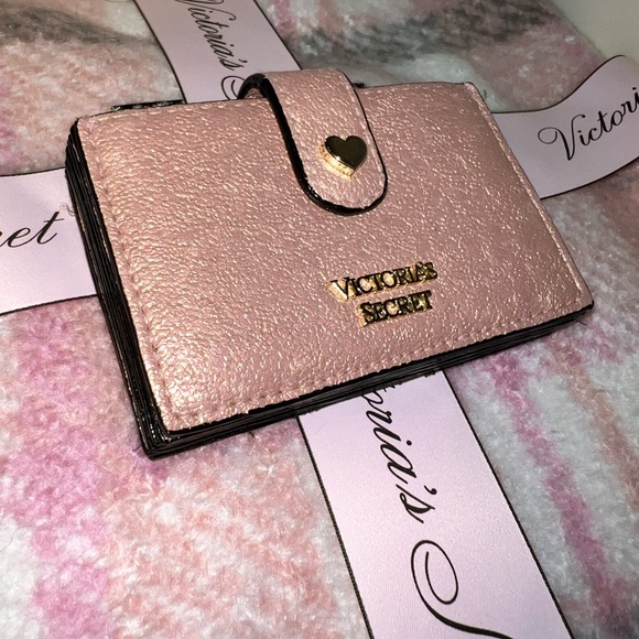 ❌SOLD❌ Victoria’s Secret BUNDLE - accordion card holder & Blush pink gray scarf - Picture 6 of 16